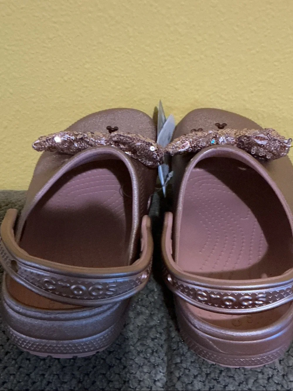 CROCS Women’s 9 men’s 7 Rose Gold Sequin Bow Clog nwt bow Mickey Mouse fashion